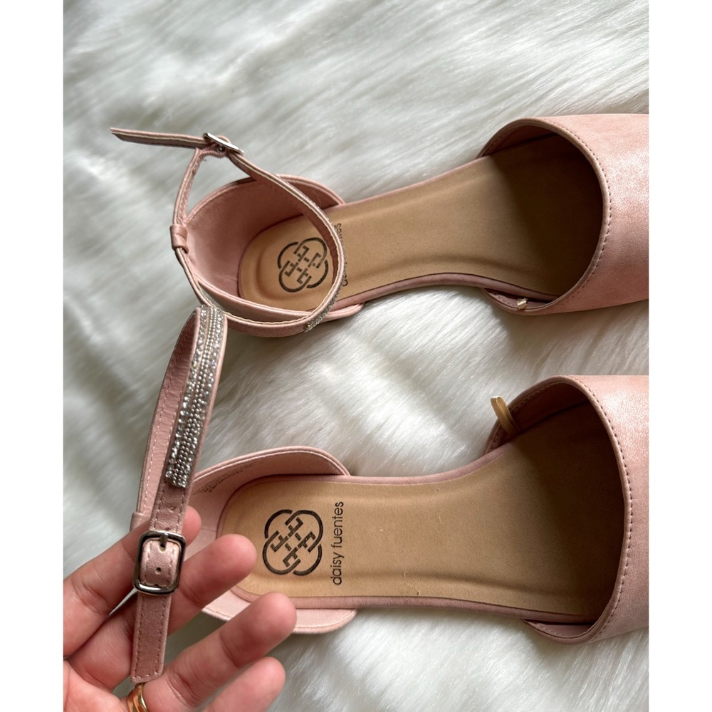 NEVER USED, Daisy Fuentes, ankle strap flats - Picture 4 of 7